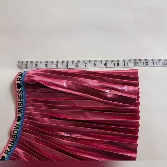 Shiny pink skirt 5 years old - Picture 3 of 4